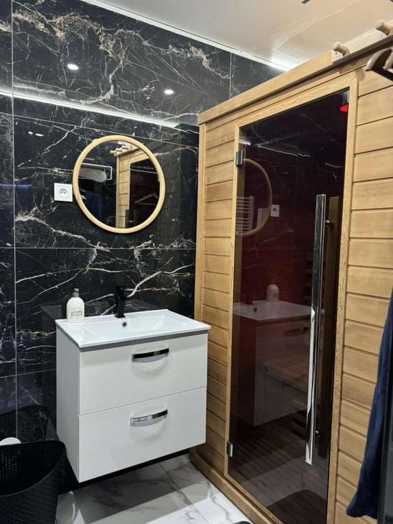 Suite Gold By L Amaryllis I Jacuzzi & Sauna Prive I Centre Beziers Arrivee Autonome ภายนอก รูปภาพ