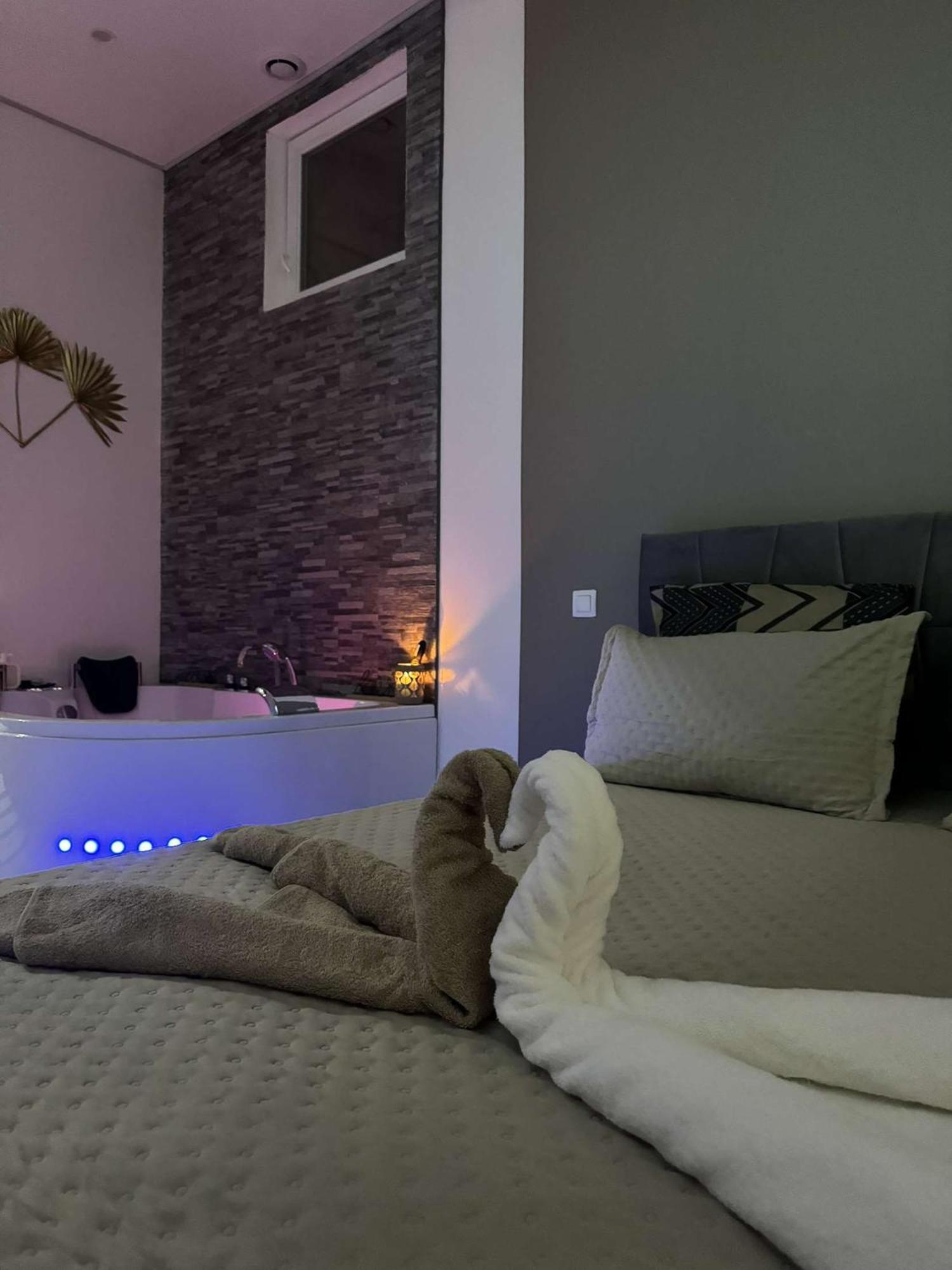 Suite Gold By L Amaryllis I Jacuzzi & Sauna Prive I Centre Beziers Arrivee Autonome ภายนอก รูปภาพ