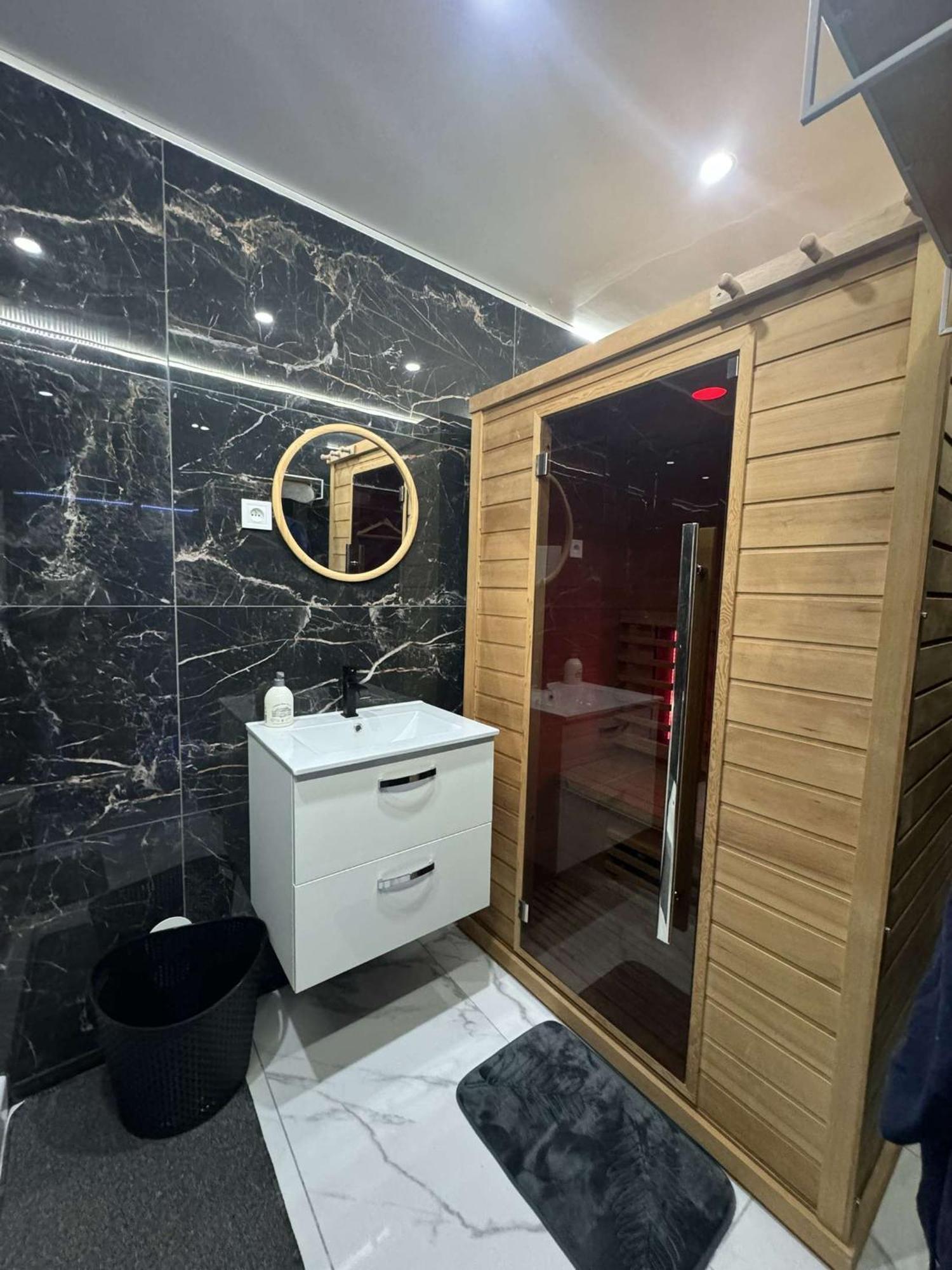 Suite Gold By L Amaryllis I Jacuzzi & Sauna Prive I Centre Beziers Arrivee Autonome ภายนอก รูปภาพ