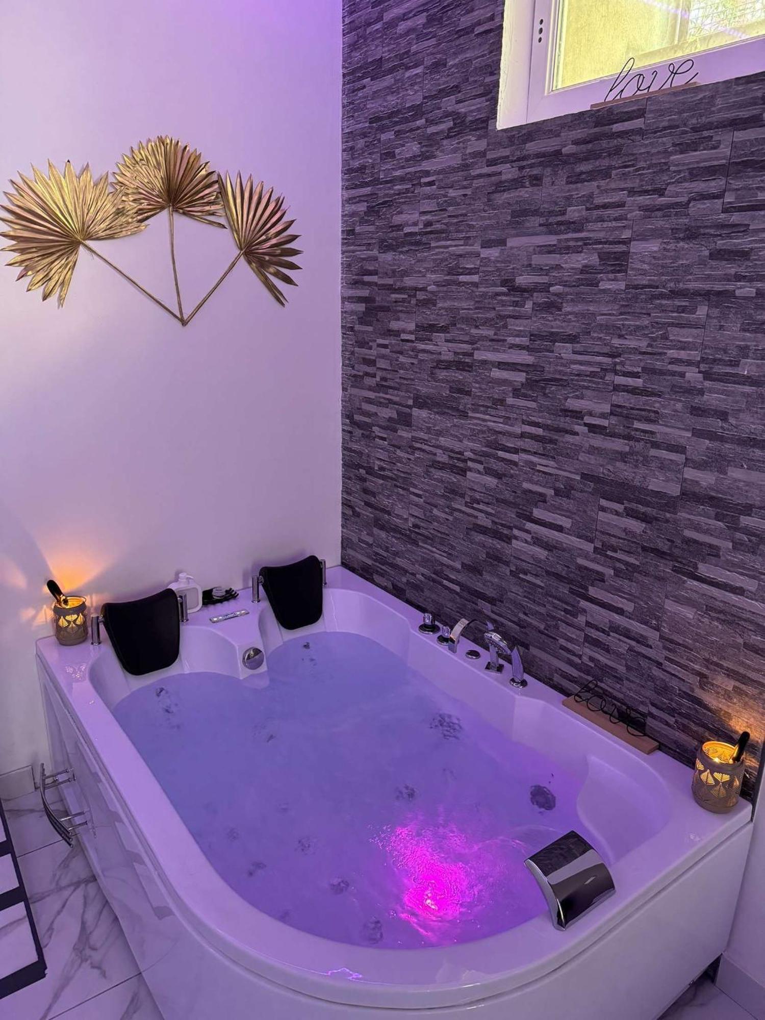 Suite Gold By L Amaryllis I Jacuzzi & Sauna Prive I Centre Beziers Arrivee Autonome ภายนอก รูปภาพ