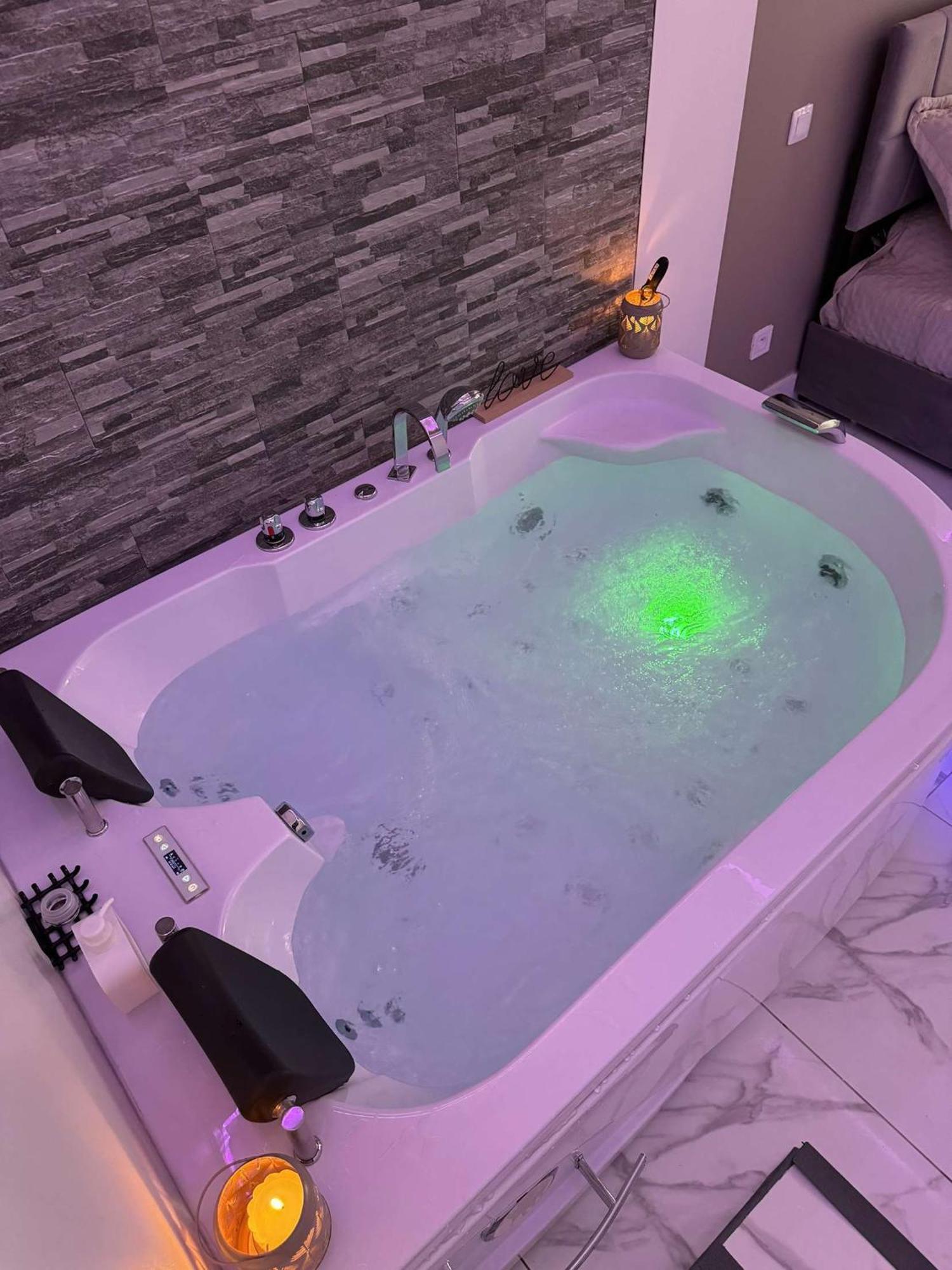 Suite Gold By L Amaryllis I Jacuzzi & Sauna Prive I Centre Beziers Arrivee Autonome ภายนอก รูปภาพ