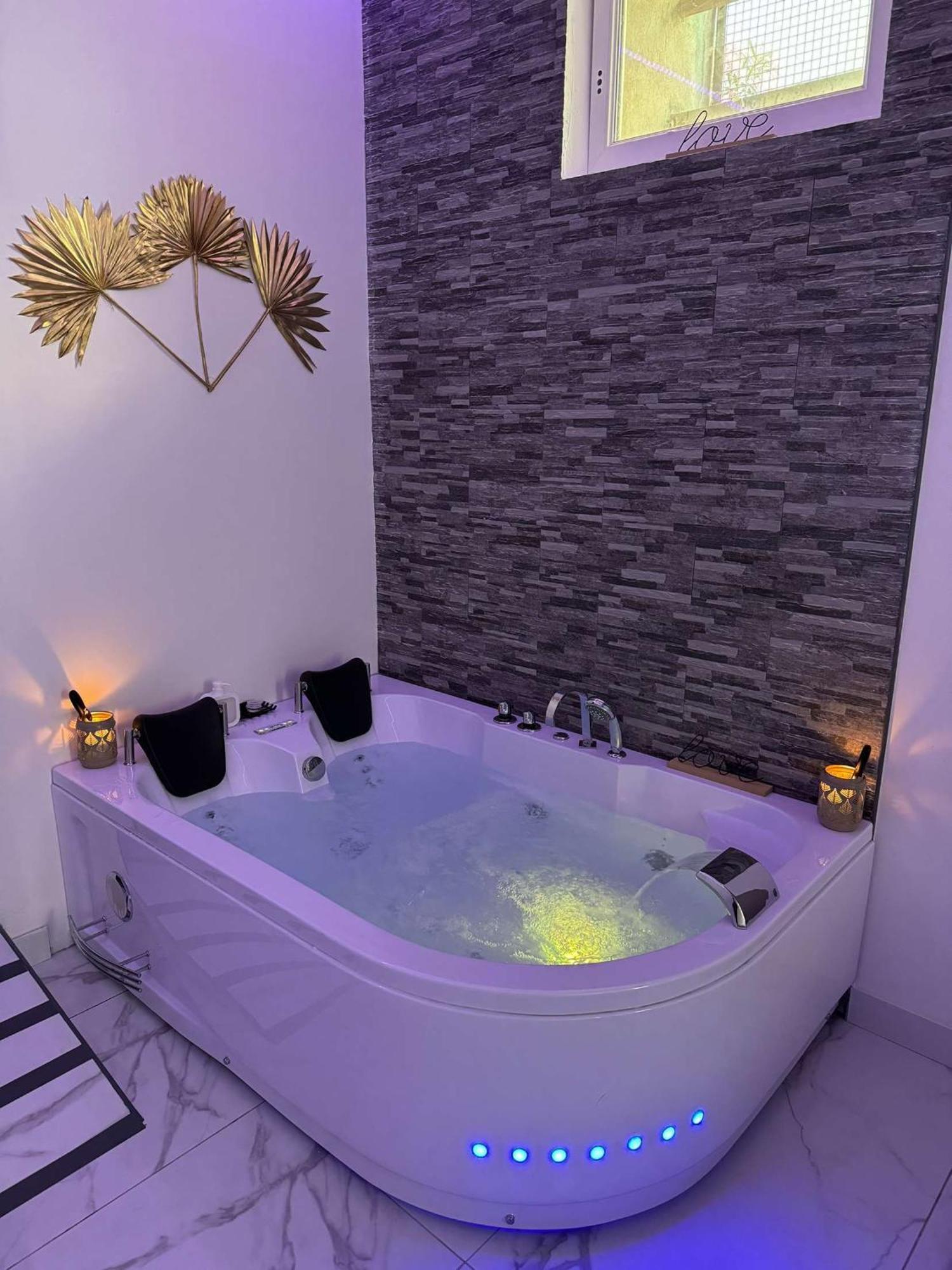 Suite Gold By L Amaryllis I Jacuzzi & Sauna Prive I Centre Beziers Arrivee Autonome ภายนอก รูปภาพ